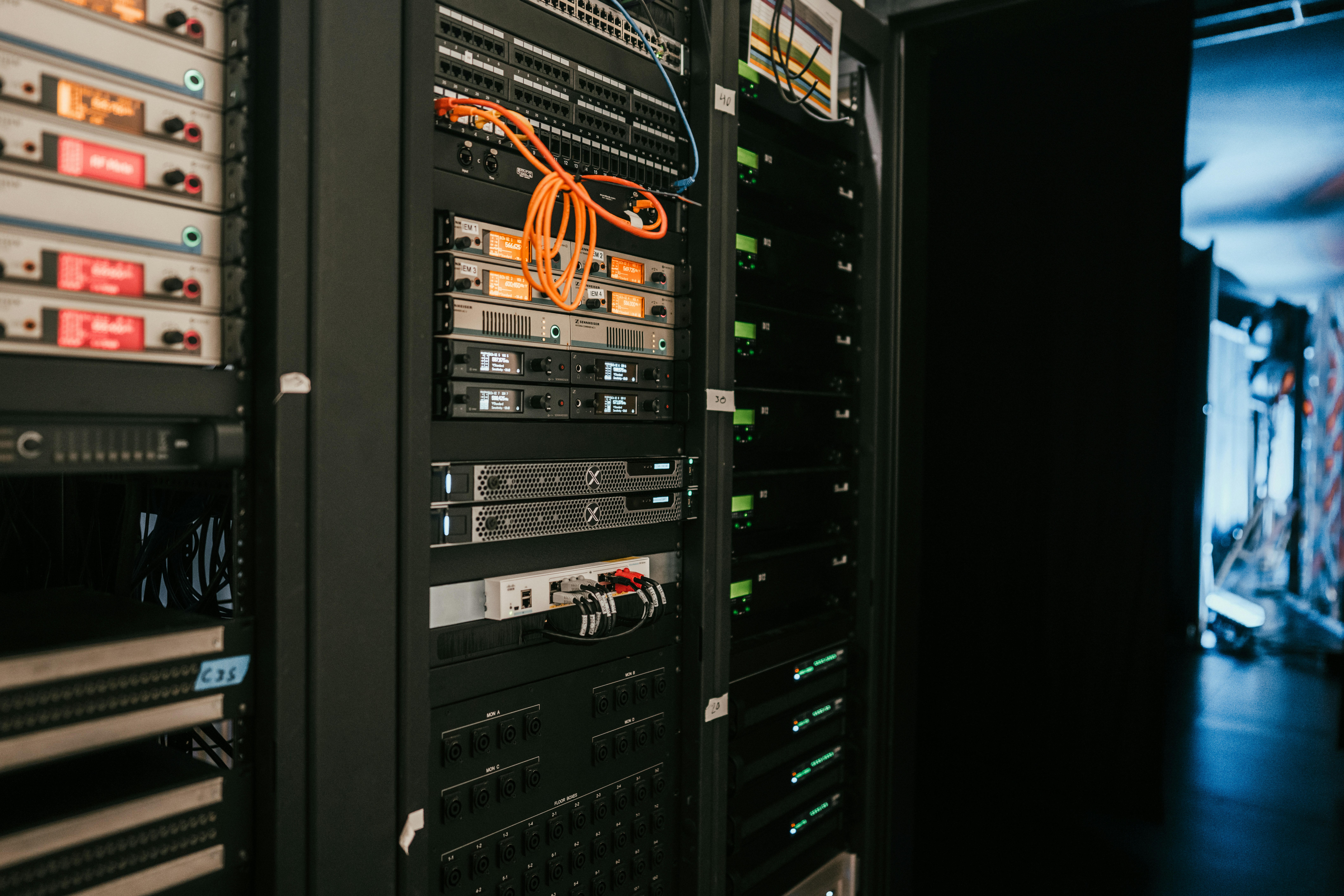 Technology Intelligence — server infrastructure